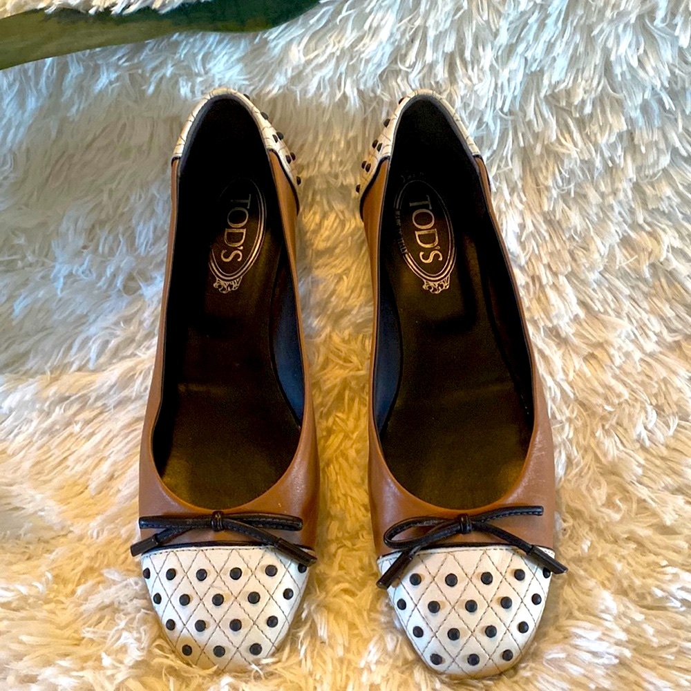 TOD’S Two Toned Polka Dot Studded Ballerina Flats gently used - Picture 3 of 7